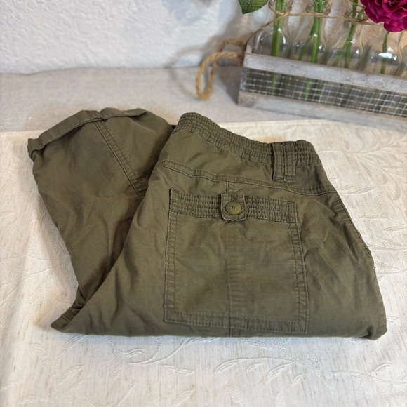 PRANA Pants Capri Cargo Outdoor Women’s Pant Size 10. Army Green. See note. - Picture 1 of 13